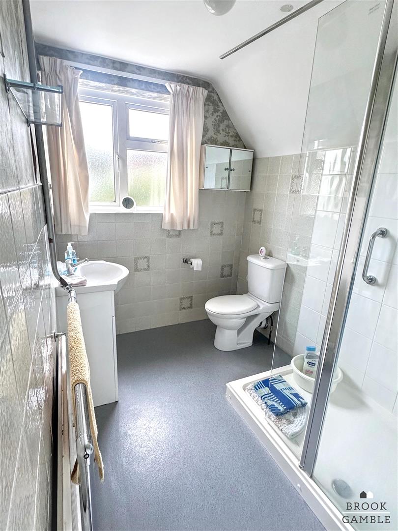 2 Bedroom House. Babylon Way in Eastbourne, 25